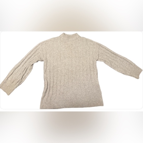 H&M XS Woman’s Mock Neck Sweater. Beige. Soft. Warm. - Picture 4 of 8